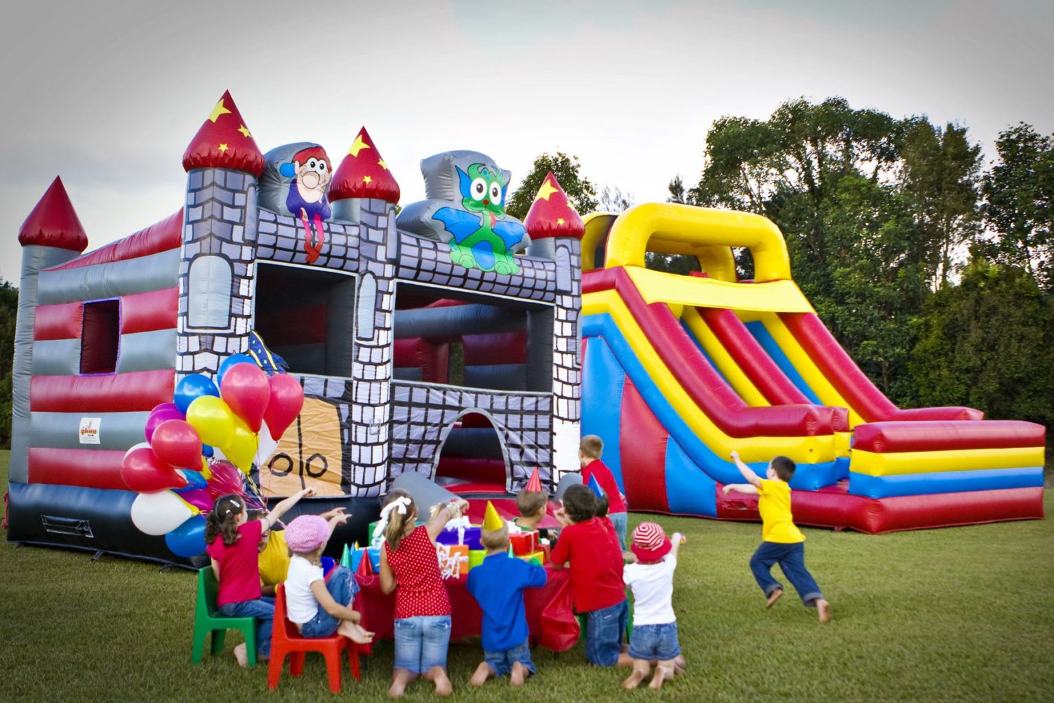 benefits-of-hiring-bouncy-castle-at-your-event